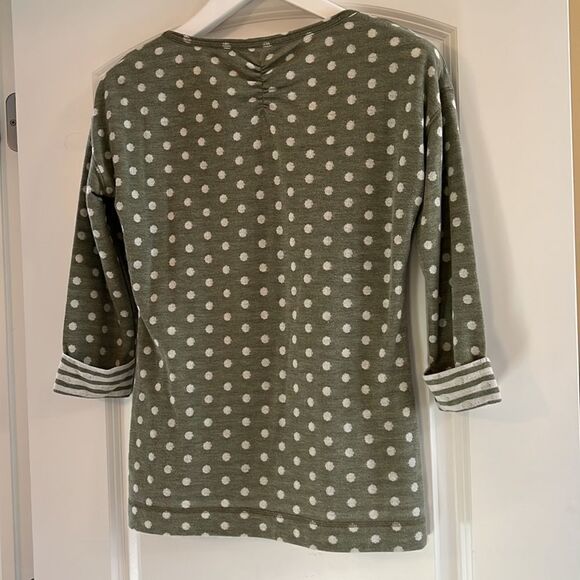 T by Talbots scoop neck polka dot 3/4 sleeve tee. Green/ cream. XS - Picture 2 of 7